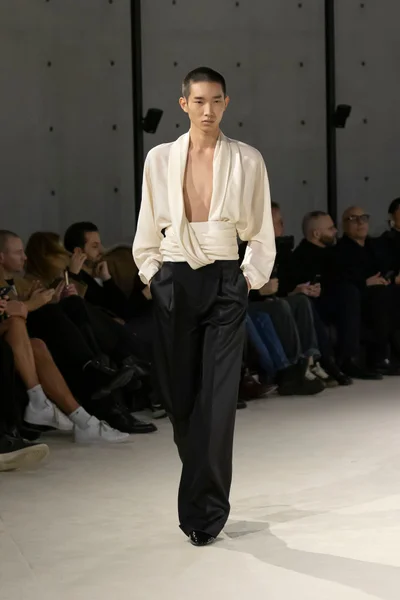 Look 24